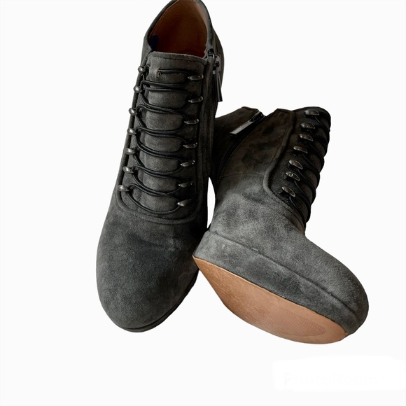 🌸 Vince Camuto suede booties - Picture 5 of 11